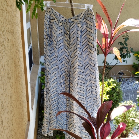 Easy wear pants. Pockets. - Picture 3 of 3